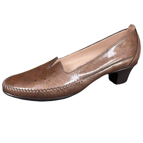 SAS Sonyo Portobello Taupe Laser Cut Slip On Heels Size 7.5 Narrow - Picture 1 of 14